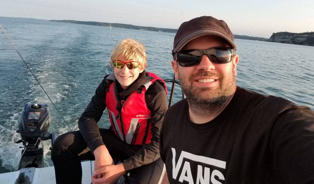 Crewman Ryan Nowicki, right, takes a selfie with Vertigo skipper Thomas Buys.