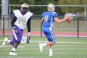 Oak Harbor blasts Seaquam with 2nd-quarter thunder / Football