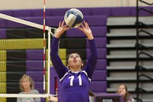 Wildcats begin season with tight win / Volleyball