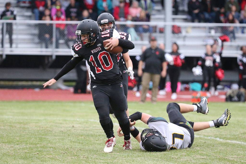 Shane Losey sheds a Vashon Island defender.(Photo by John Fisken)
