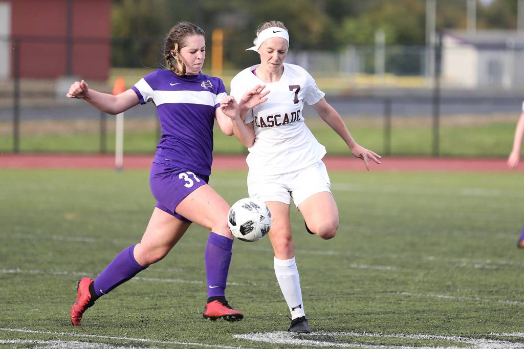 Peyton Rhyne, left, battles Cascades Maddie Barrett for possession.(Photo by John Fisken)