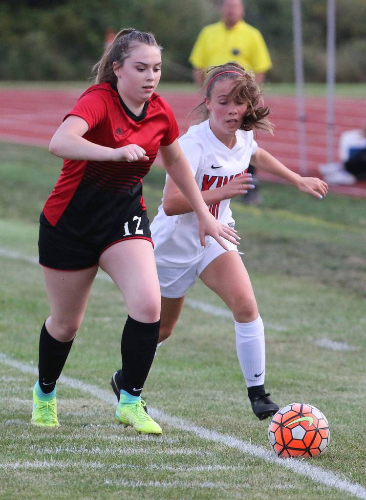 Maddy Hilkey, left, races a Kings player to the ball.(Photo by John Fisken)