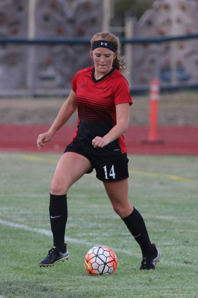 Ema Smith corrals the ball in the Kings match.(Photo by John Fisken)
