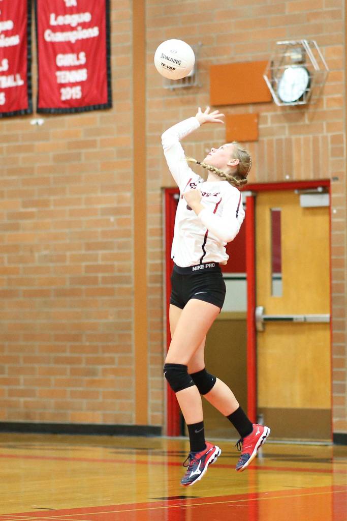 Chelsea Prescott serves in Tuesdays match.(Photo by John Fisken)