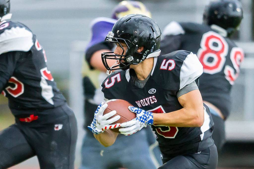 Matt Hilborn looks for some running room in Fridays game.(Photo by John Fisken)