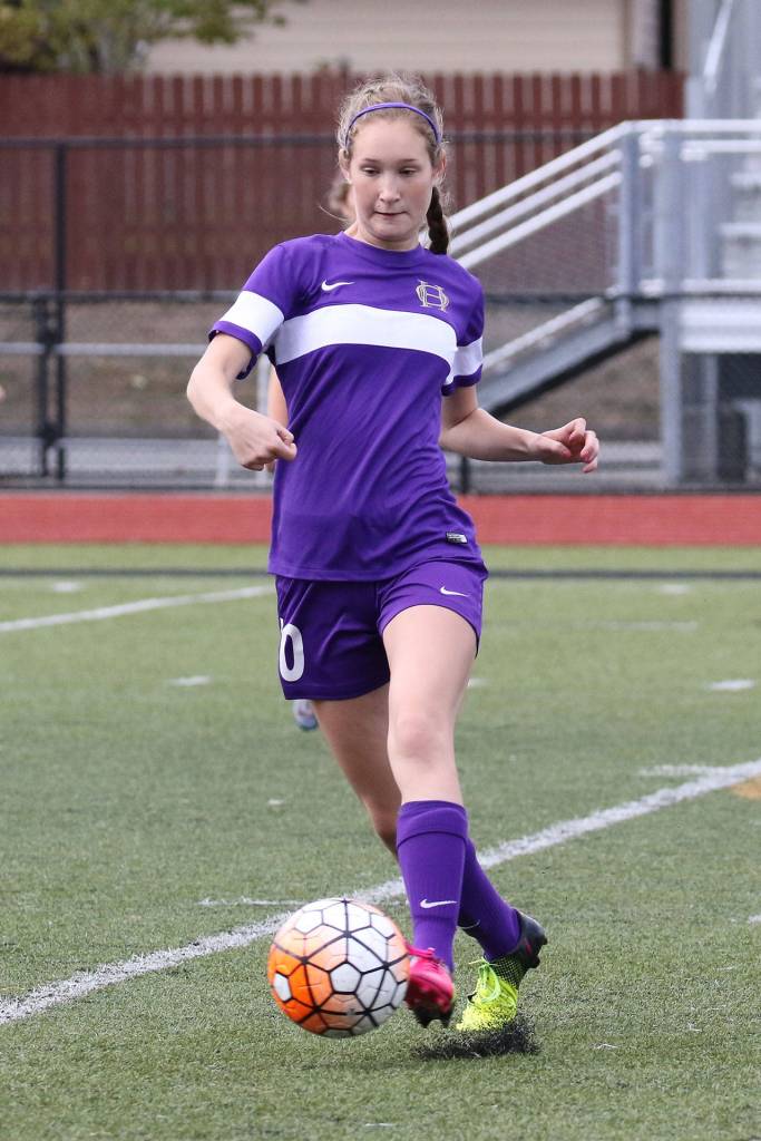Danielle Lonborg takes control of the ball in Saturdays match.(Photo by John Fisken)
