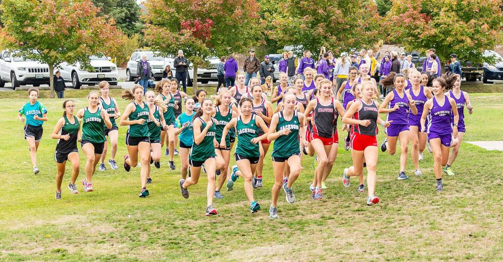 The three girls teams start the 5,000-meter run.(Photo by John Fisken)