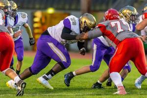 Oak Harbor steamrolls Spartans / Football