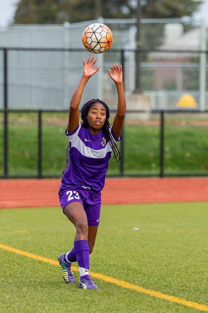 Jessica Vester completes a throw-in.(Photo by John Fisken)