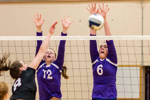 Oak Harbor recovers to beat Murphy / Volleyball