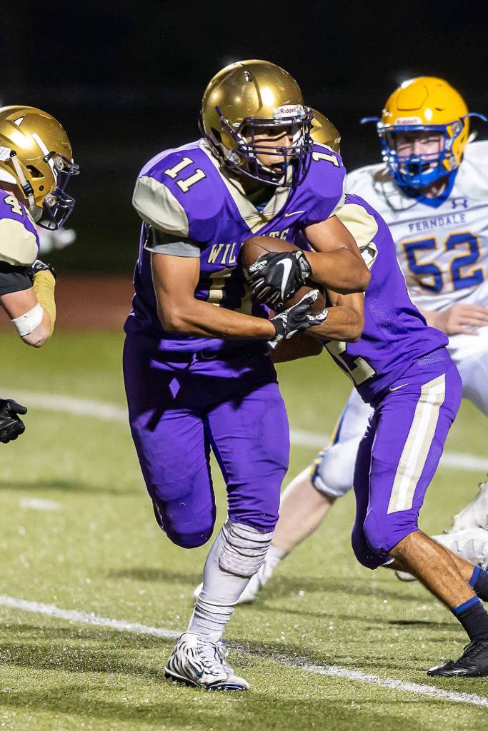 Aaron Martinez receives a handoff from QB Caleb Fitzgerald.(Photo by John Fisken)