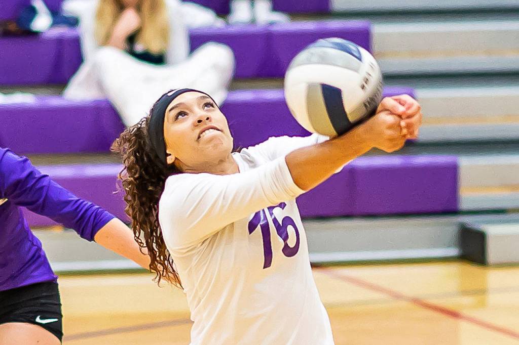 Ceirra Dean passes in Thursdays match. (John Fisken photo)