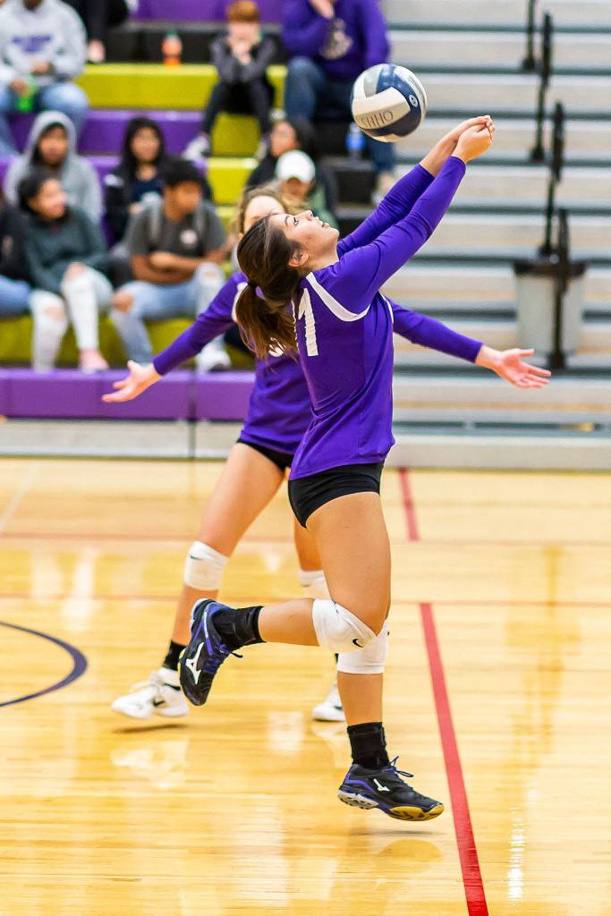 Leah Quidachay passes in Thursdays match with Everett.(John Fisken photo)