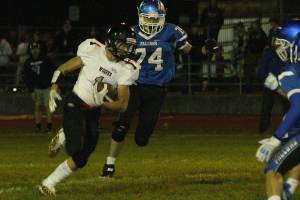 Falcons fly by Wolves / Football