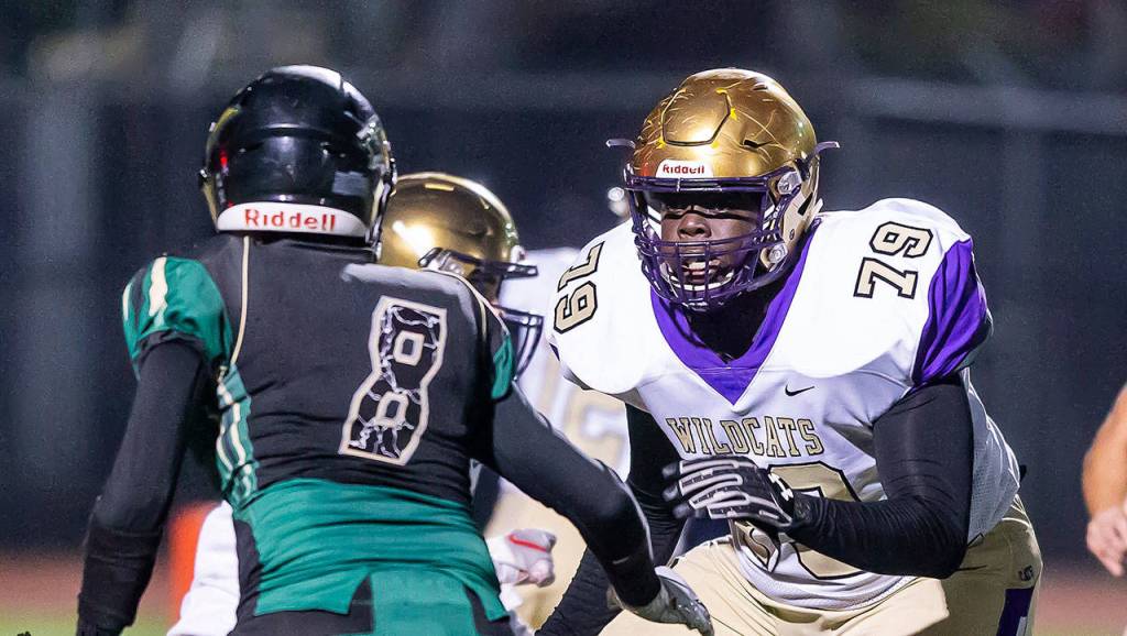 Oak Harbor tackle DeAndre Bennett prepares to block Getchells Caleb Blonk (8). Bennett and his fellow linemen helped the Wildcats rush for 428 yards. (Photo by John Fisken)
