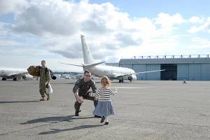 VP-4 Skinny Dragons return home