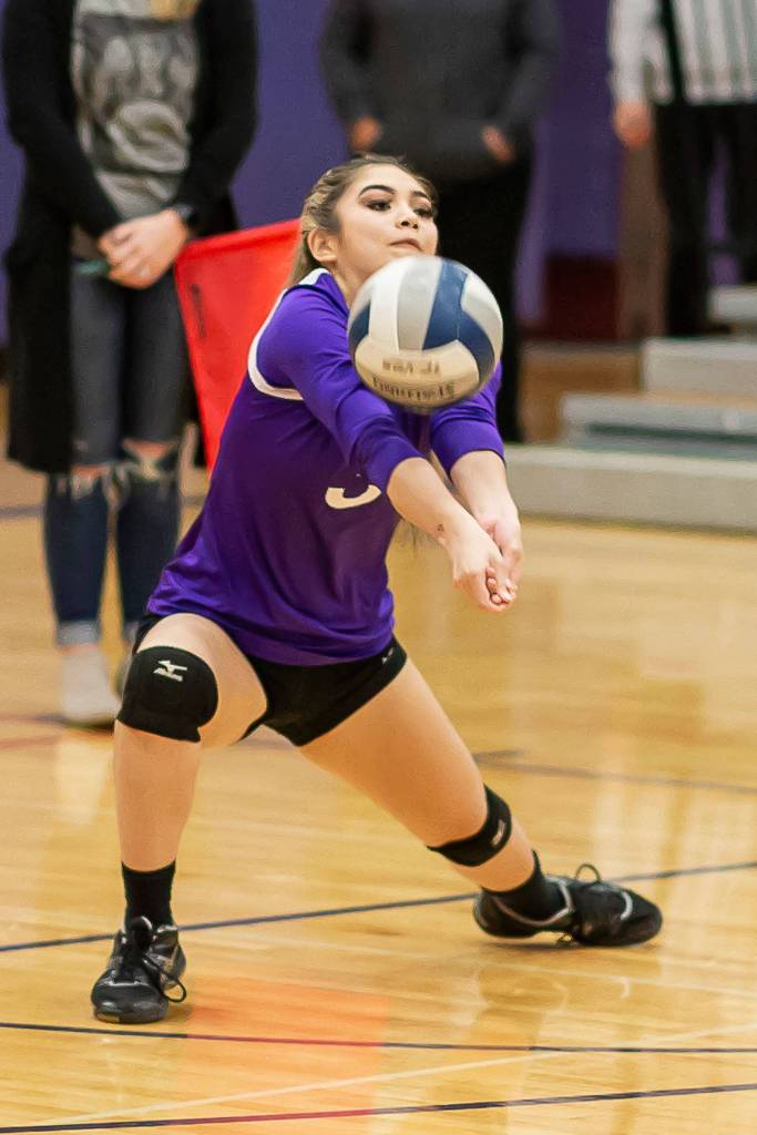 Maekaila Divinagracia passes for Oak Harbor in the win over Arlington.(Photo by John Fisken)