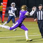 Dorian Hardin hauls in a pass in Fridays game with Squalicum. (Photo by John Fisken)