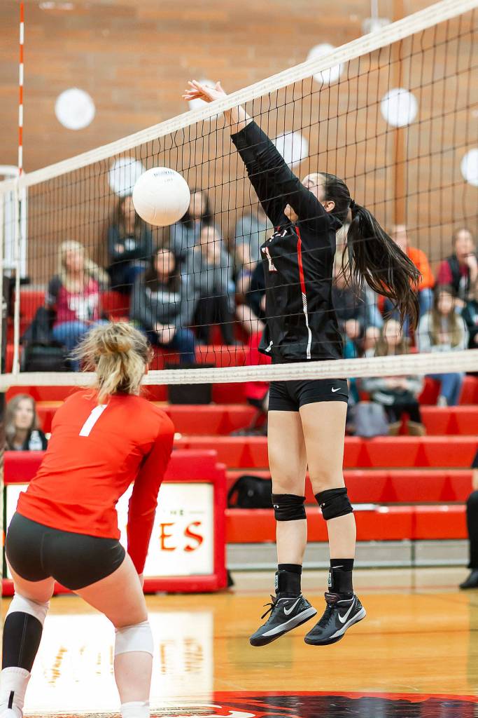 Scout Smith blocks a hit by Kings.(Photo by John Fisken)