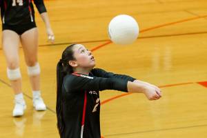 Wolves head to district play after defeating Sultan / Volleyball