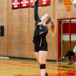 Hannah Davidson serves against Kings.(Photo by John Fisken)