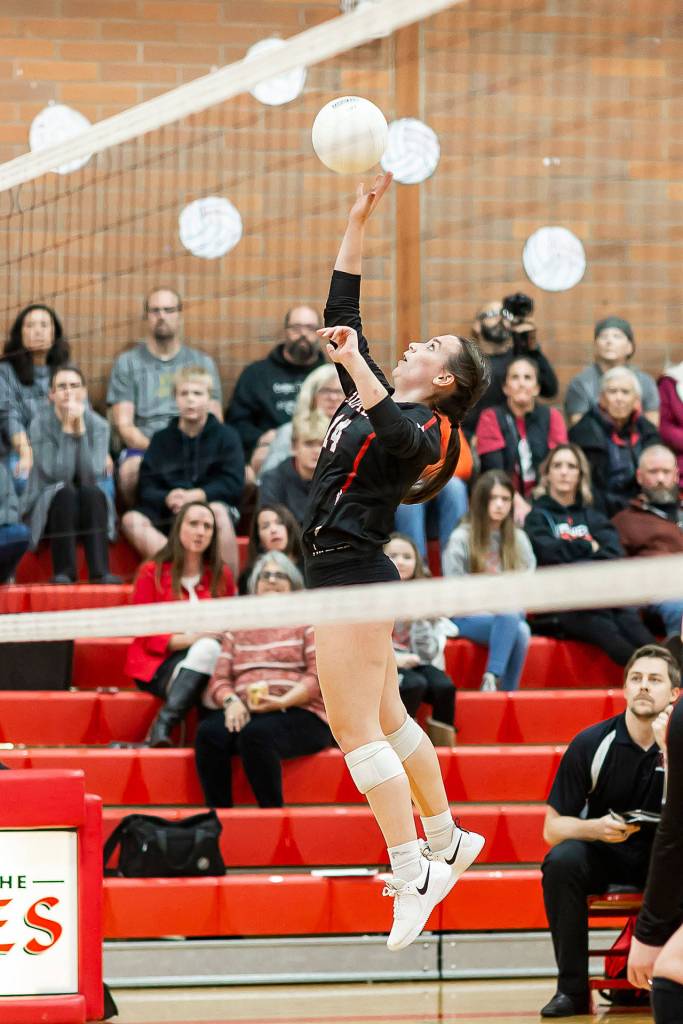 Ashley Menges tips in Tuesdays match with Kings.(Photo by John Fisken)