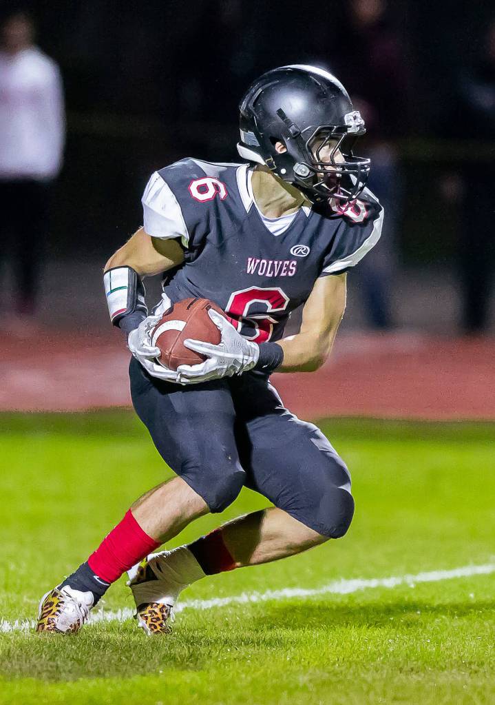 Sean Toomey-Stout heads up field after scooping up a kickoff.(Photo by John Fisken)