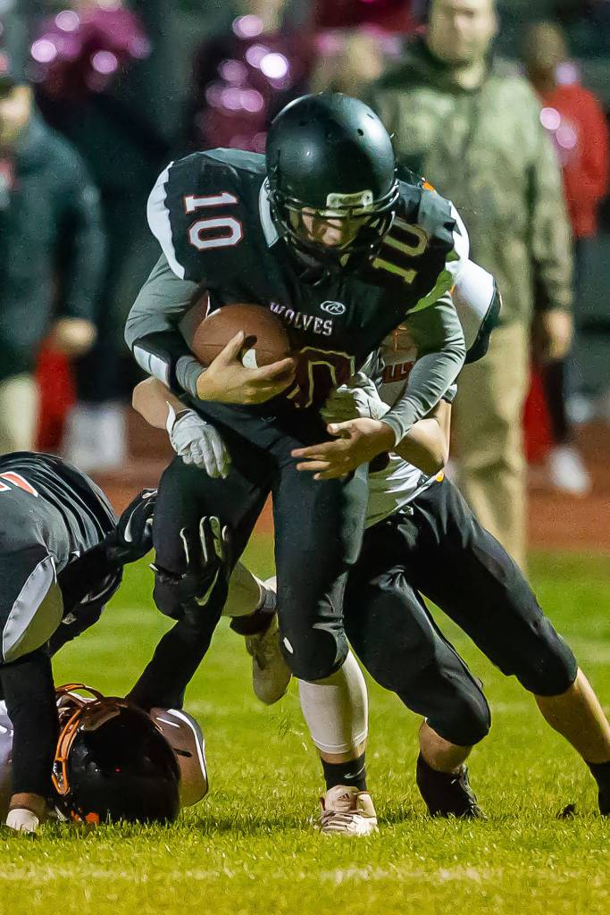 Shane Losey fights for extra yardage.(Photo by John Fisken)