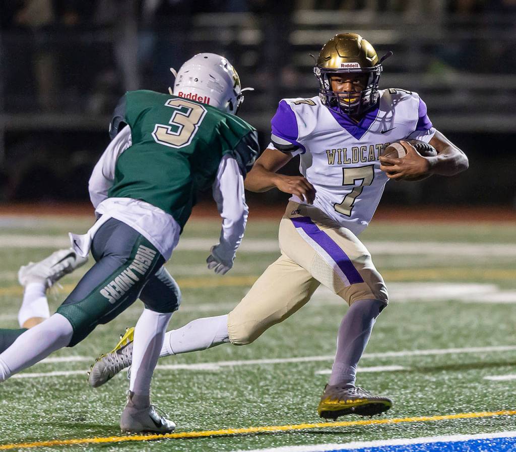 Photos: Oak Harbor, Coupeville athletes compete as season nears completion / Football, cross country, volleyball