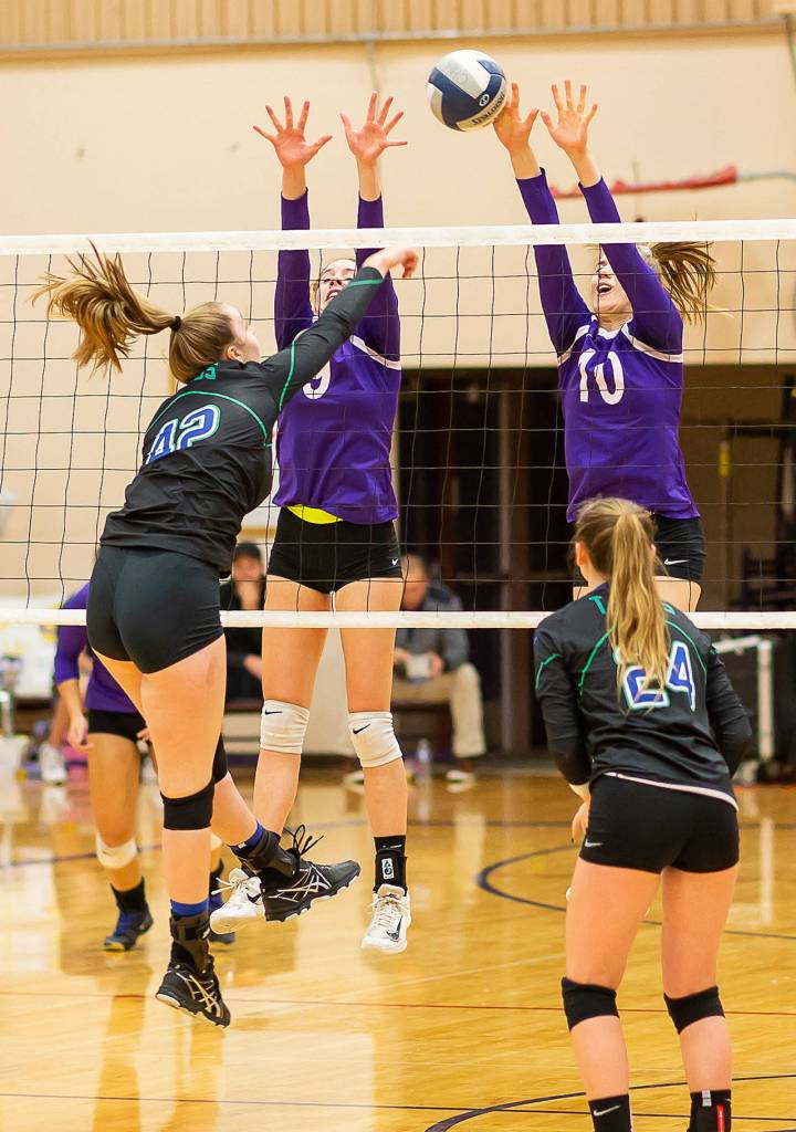 Leielle Salinger (9), Morgan Pease (10).(Photo by John Fisken)