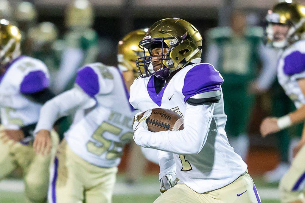 Dorian Hardin picks up yardage for the Wildcats.(Photo by John Fisken)