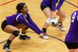 Wildcats beat Mavs, face undefeated Snohomish in district semifinals / Volleyball