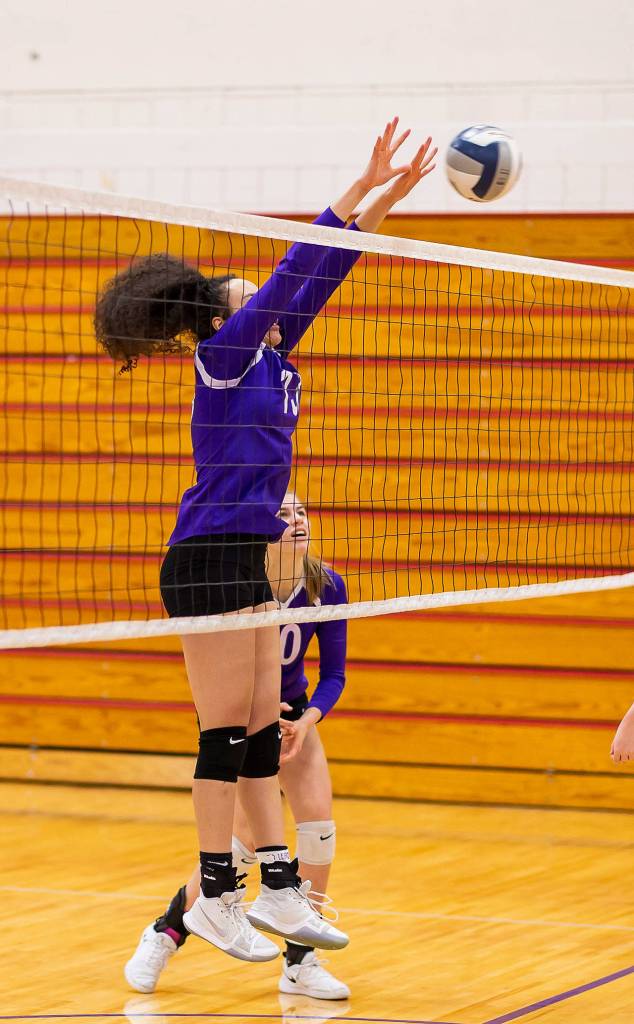 Jasmine Ford rises to block an Everett hit.(Photo by John Fisken)