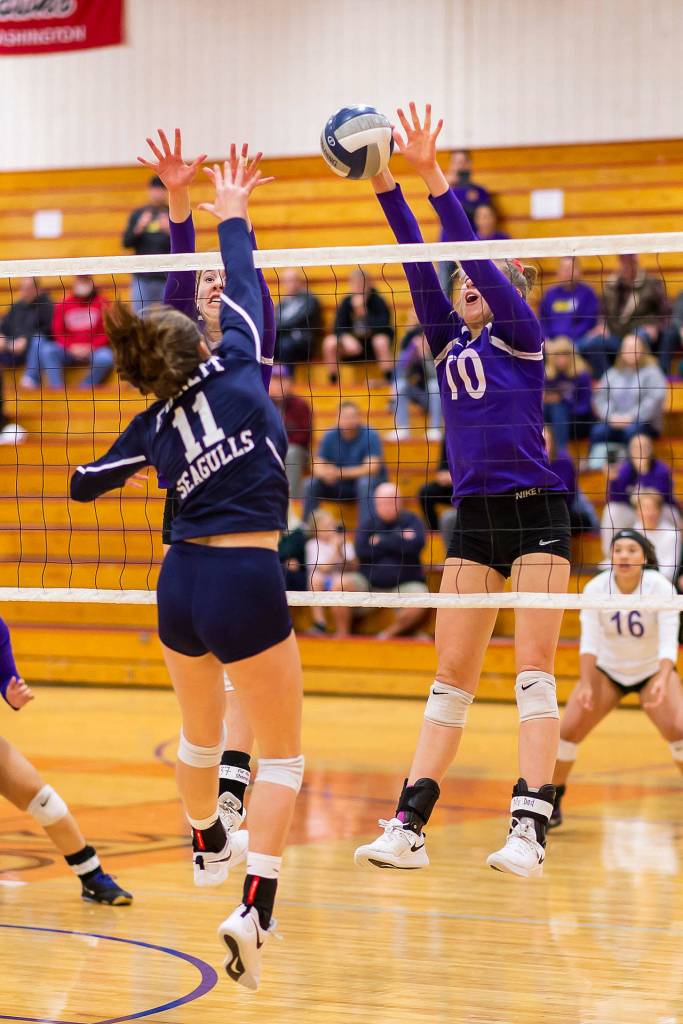 Morgan Pease (10) blocks a hit by Everetts Camille Maggio.(Photo by John Fisken)