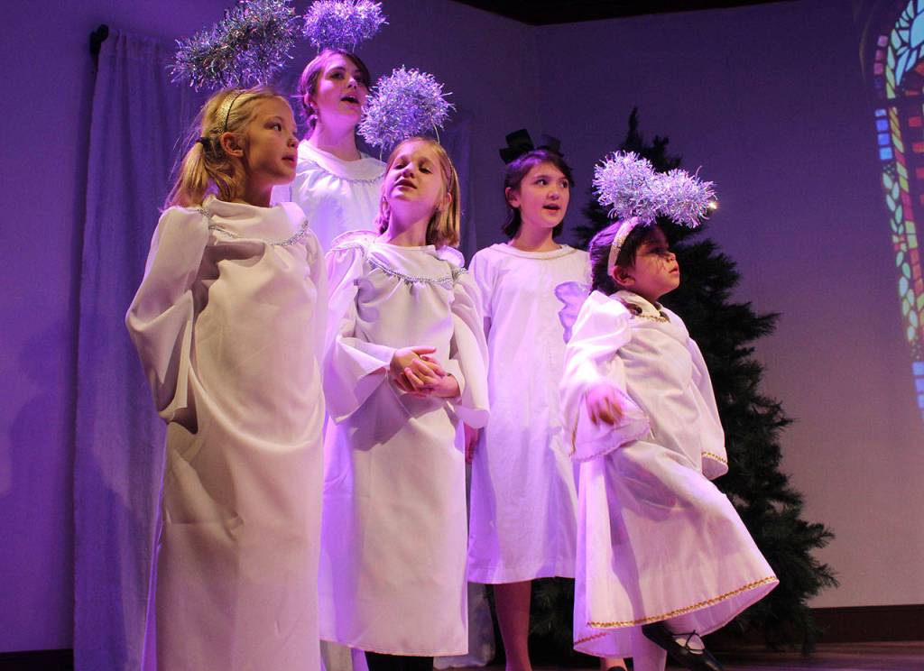 A choir of angels sings in The Best Christmas Pageant Ever.