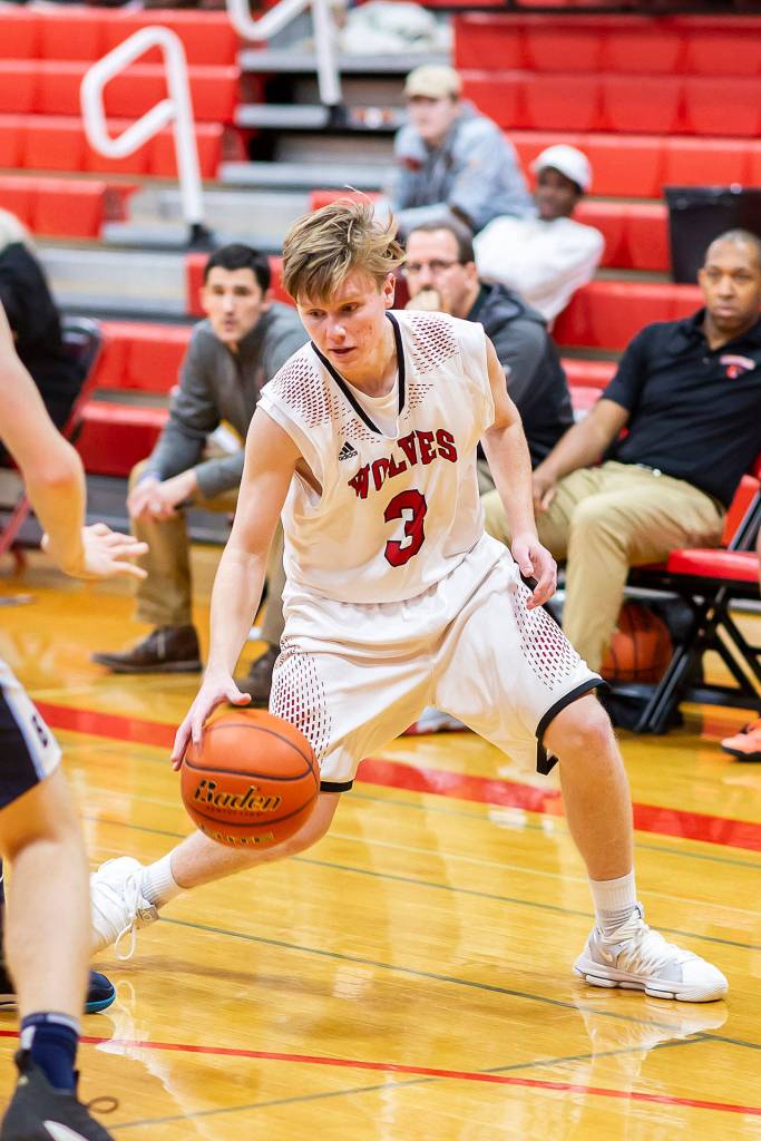 Mason Grove checks out the Bush defense.(Photo by John Fisken)