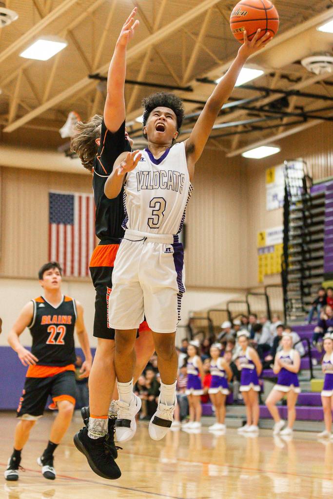 Terrell Crumpton goes to the rim for Oak Harbor.(Photo by John Fisken)