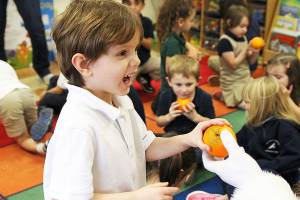 Kiwanis helps Santa deliver oranges, joy to children