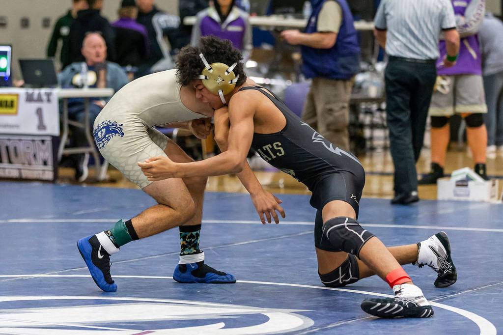 Jamal Graham, right, faces Ian McLean of Decatur in the 120-pound title bout.Ian McLean of Decatur