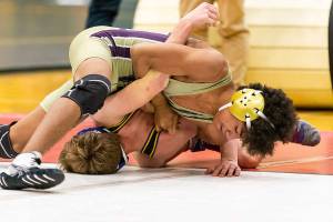 Oak Harbor splits 4 matches at Storm Duals / Boys wrestling