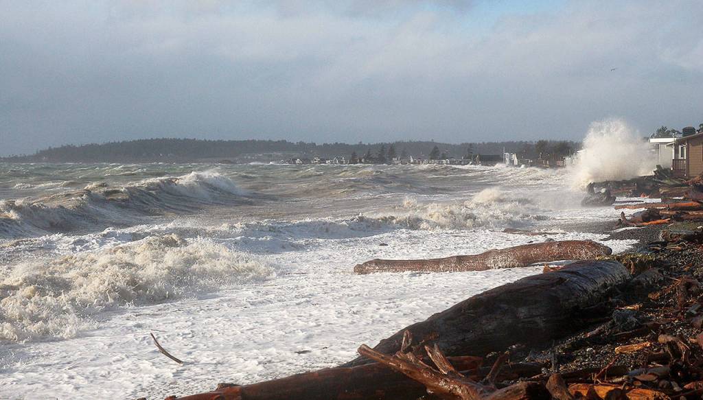 Large swells hit the shore and houses in the Admirals Cove neighborhood Thursday. Roads nearby were flooded after a surge caused water to come ashore. Photo by Laura Guido/Whidbey News-Times