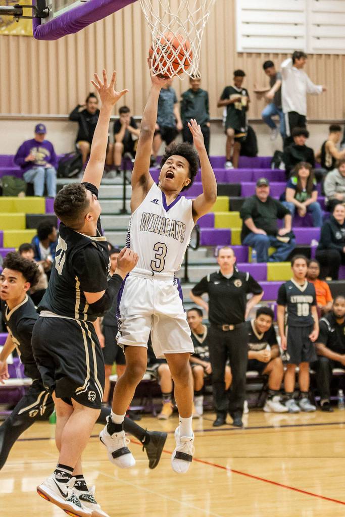 Terrell Crumpton takes the ball to the hole in the Lynnwood game.(Photo by John Fisken)
