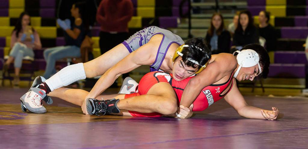 Jakob Dailey, top, takes control in his match with Snohomishs Hamoody Smith.(Photo by John Fisken)