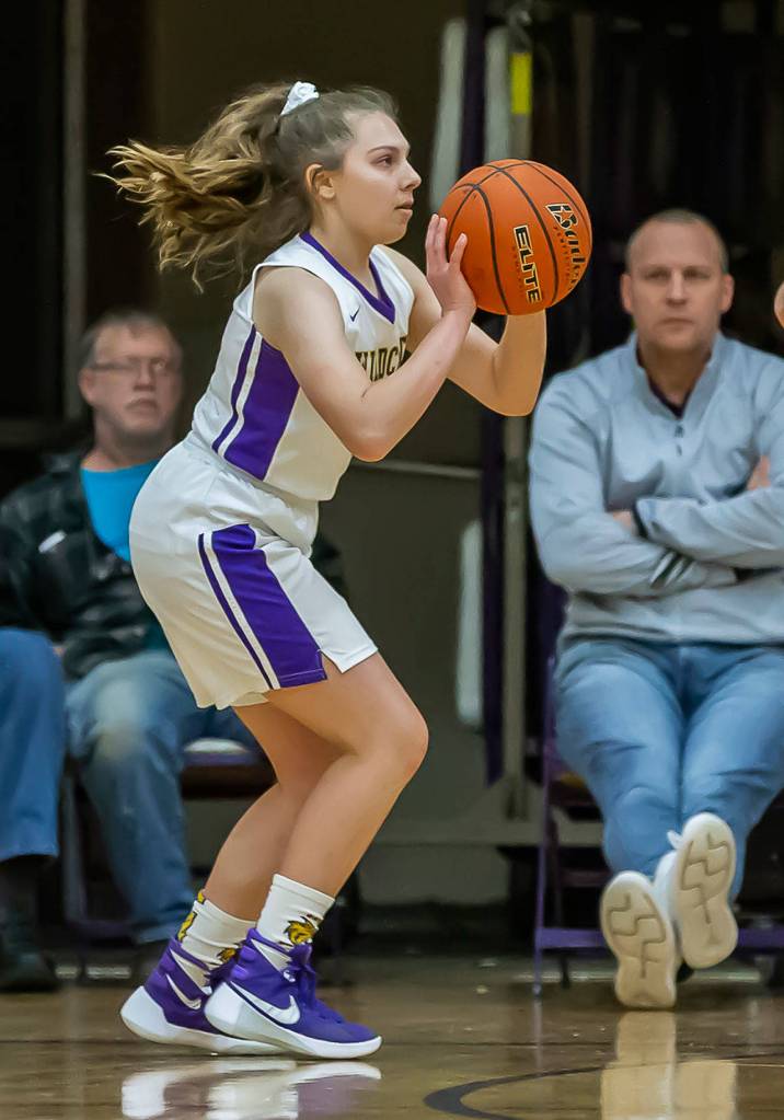 Sami Olson spots up for a three-point bucket.(Photo by John Fisken)