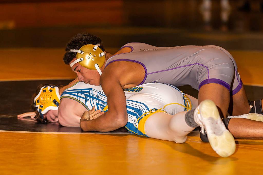 Cole Valdez, top, tries to take control in his match with Jose Zamora.(Photo by John Fisken)