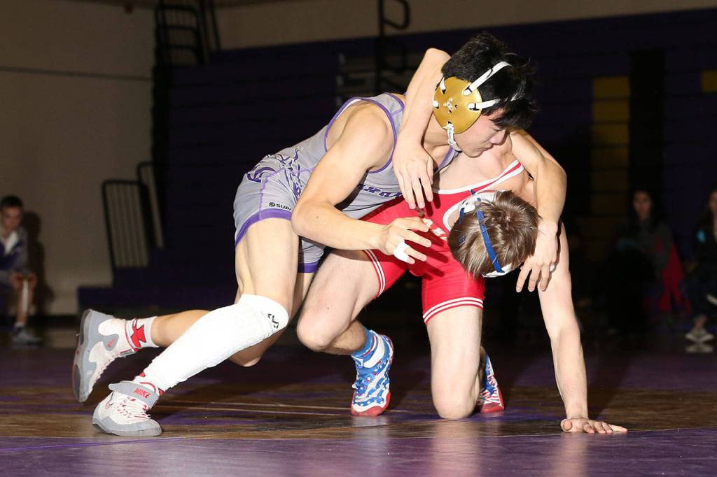 Jakob Dailey, left, tangles with M-Ps Austin Davis.(Photo by John Fisken)