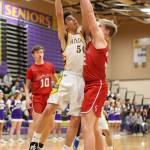 Matt Kelley, left, challenges Snohomishs Grady Kentch.(Photo by John Fisken)