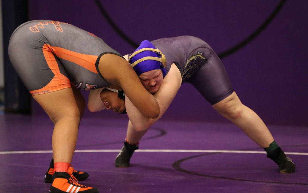 Hannah Shinn, right, locks up with Monroes Nicoya Hopkins.(Photo by John Fisken)