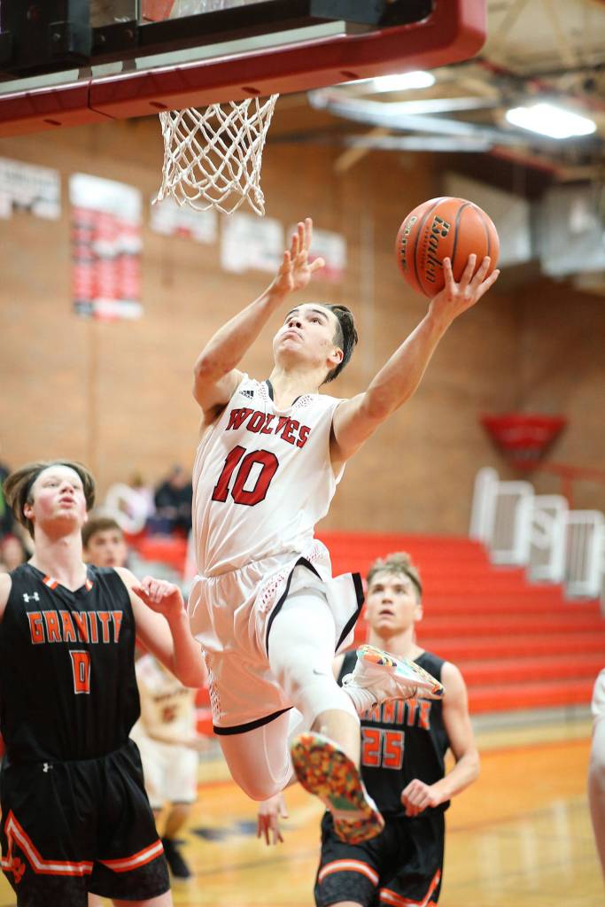Coupevilles Sean Toomey-Stout takes the ball to the hole.(Photo by John Fisken)
