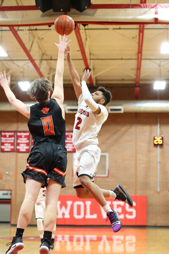Jakobi Pilgrim, right, shoots a floater over Granite Falls Sam Syliaasen.(Photo by John Fisken)
